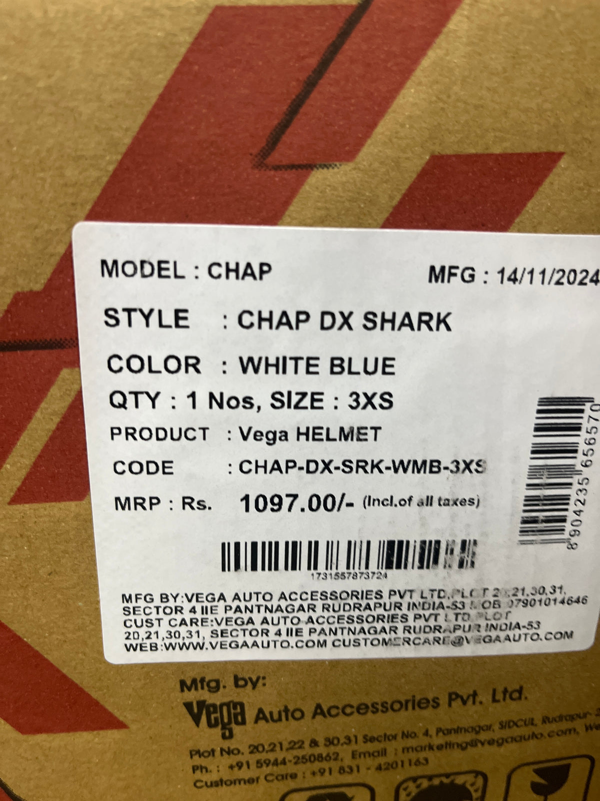 The Vega Chap DX Shark helmet combines safety with bold design. Its aerodynamic shell, efficient ventilation, and lightweight build ensure a comfortable and secure ride. The striking shark-inspired design adds a touch of uniqueness to your gear.