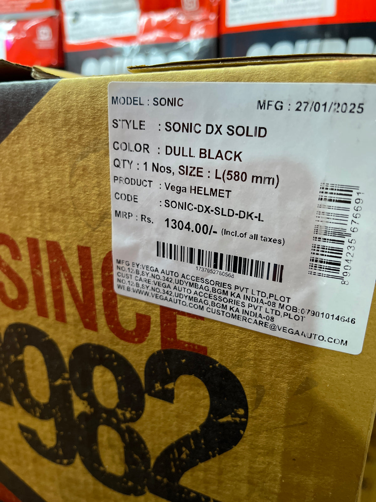 Vega Sonic DX Dull Black Helmet provides a sleek design with reliable safety and comfort for everyday rides.