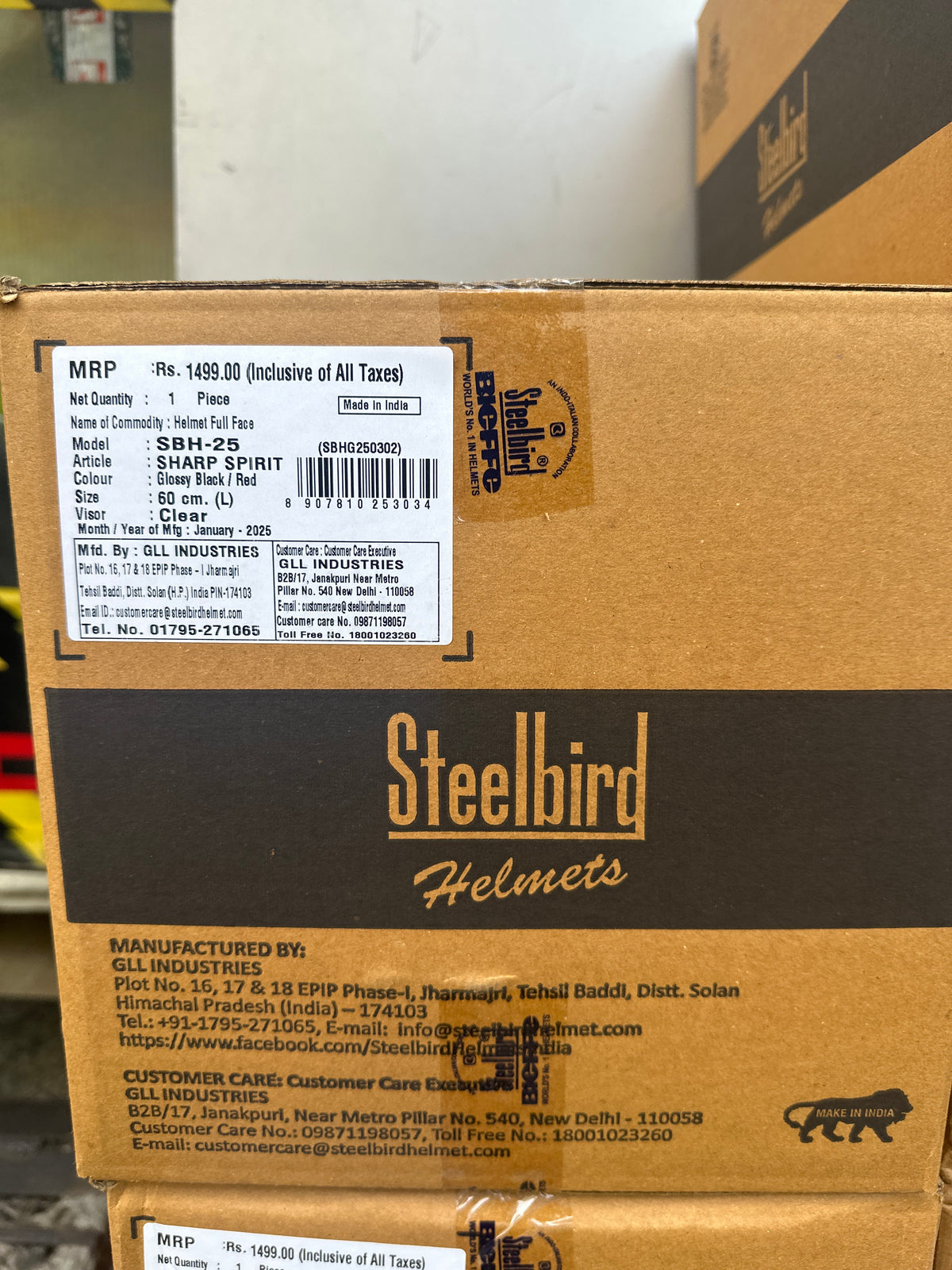 Steelbird SBH 25 Sharp Spirit Glossy Black/Red Helmet combines safety with a sleek design, offering comfort and durability for riders.