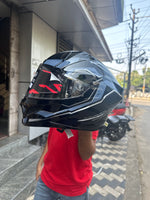 Steelbird SBH 25 Sharp Spirit Glossy Black/Grey Helmet combines safety with a sleek design, offering comfort and durability for riders.