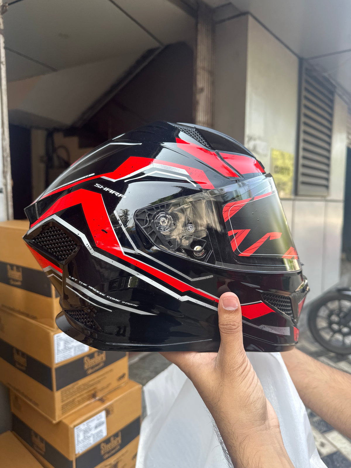 Steelbird SBH 25 Sharp Spirit Glossy Black/Red Helmet combines safety with a sleek design, offering comfort and durability for riders.