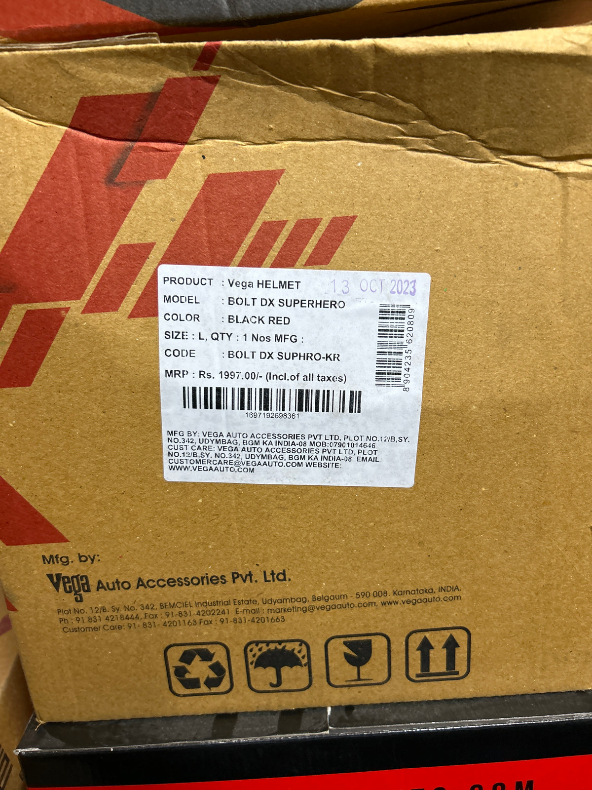 **Vega Bolt DX Superhero Black Red** – A stylish and durable full-face helmet with a striking black and red superhero-inspired design. Offers excellent safety, comfort, and ventilation for an optimal riding experience.
