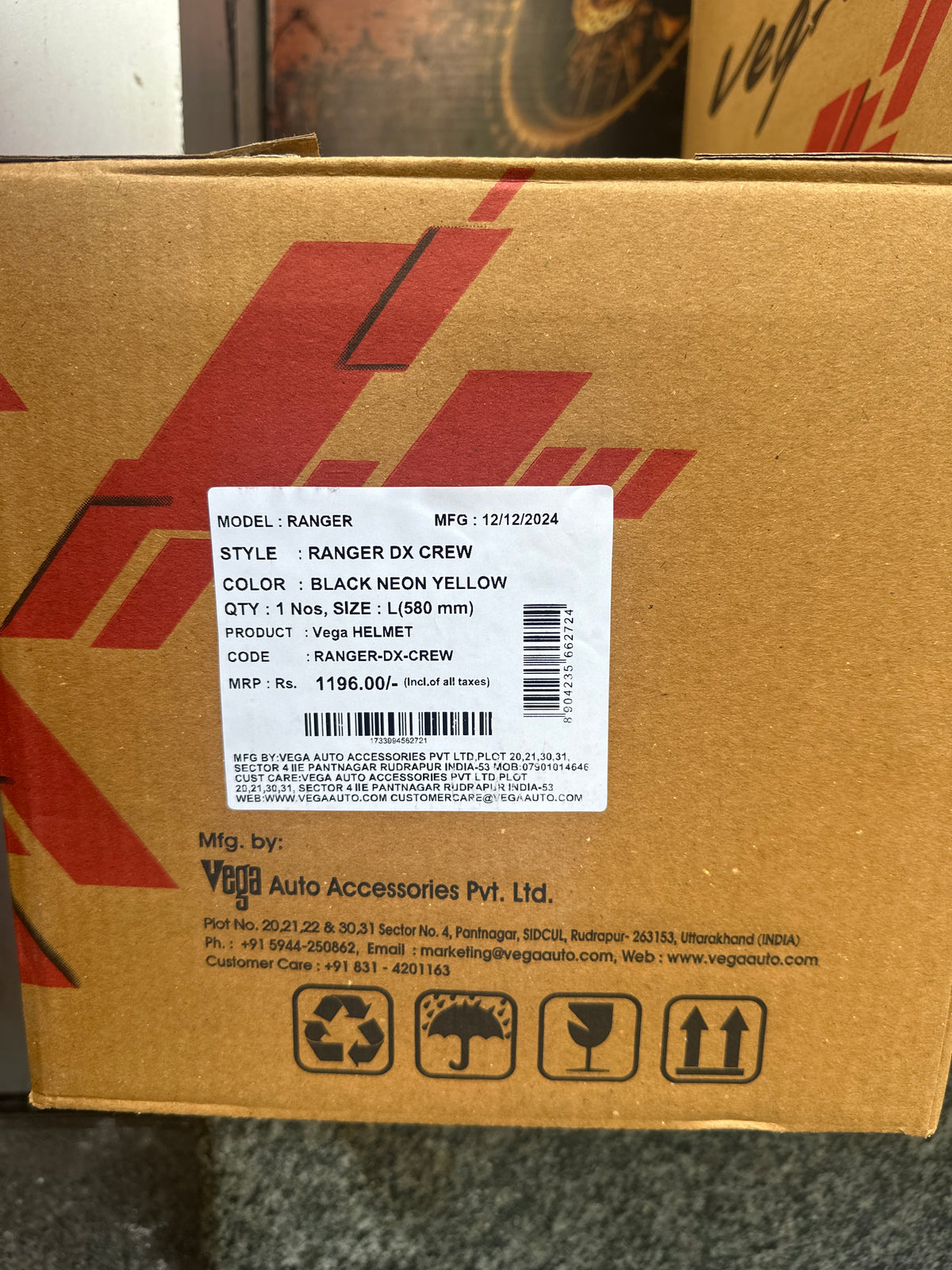 Vega Ranger DX Crew Black Neon Yellow Helmet offers a stylish design with durable protection for a safe and comfortable ride.