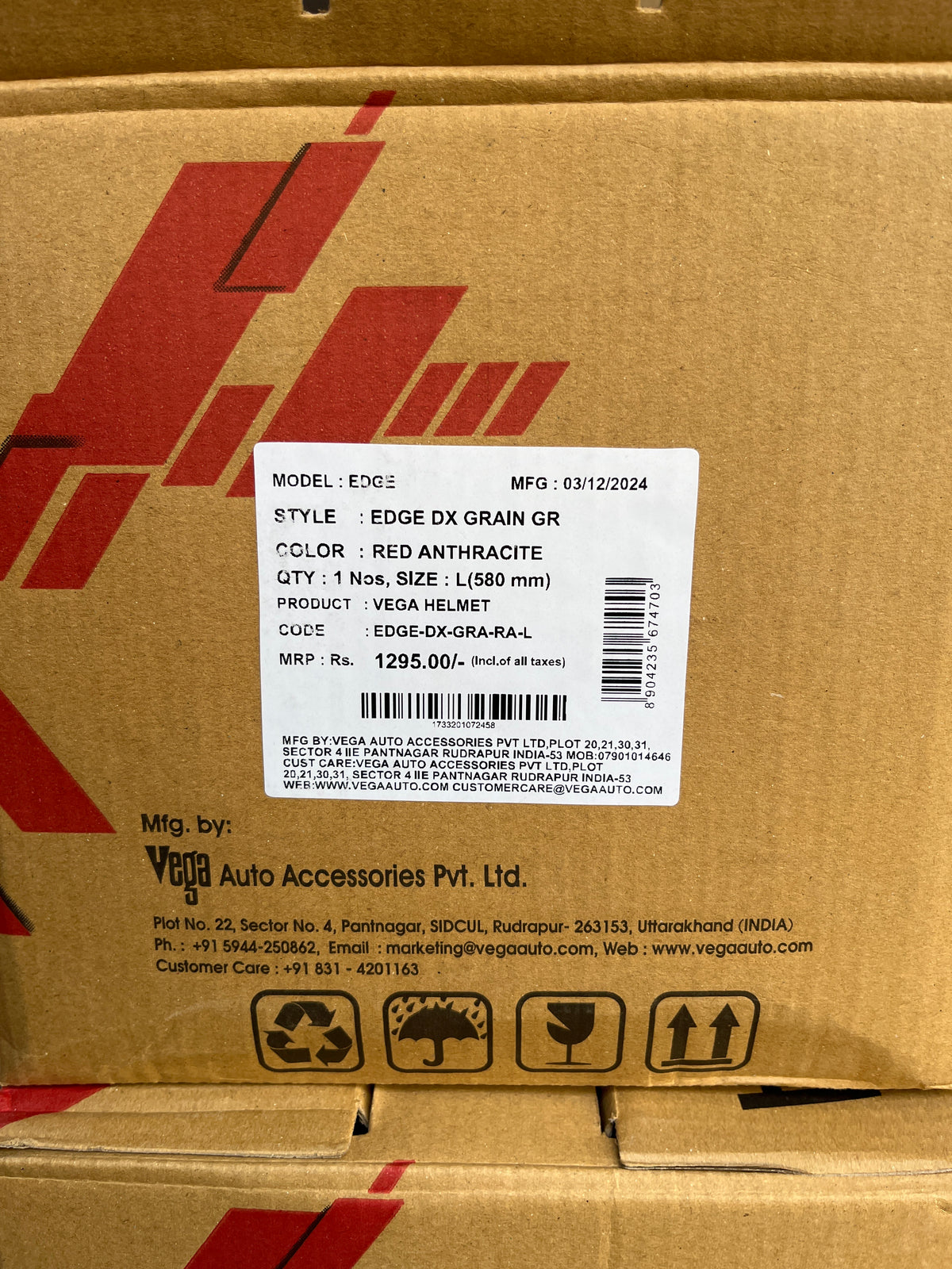 Studds Trooper D2 Black N4 Grey Helmet offers a stylish and sturdy design with advanced safety features for a secure and comfortable ride.