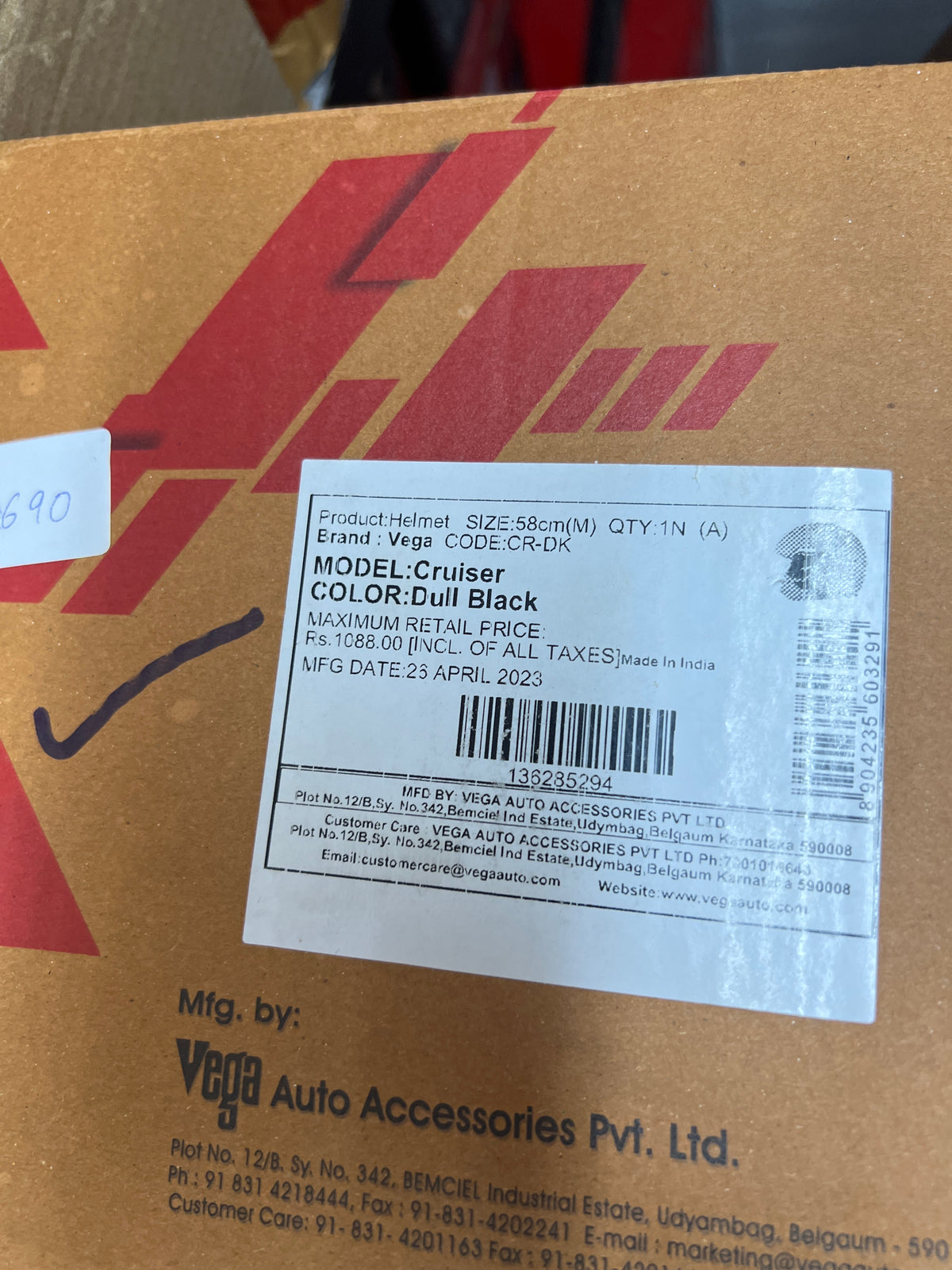 The VEGA CRUISER Dull Black helmet combines classic styling with premium safety. Featuring a lightweight design, comfortable padding, and a durable build, it’s ideal for everyday rides and long journeys.