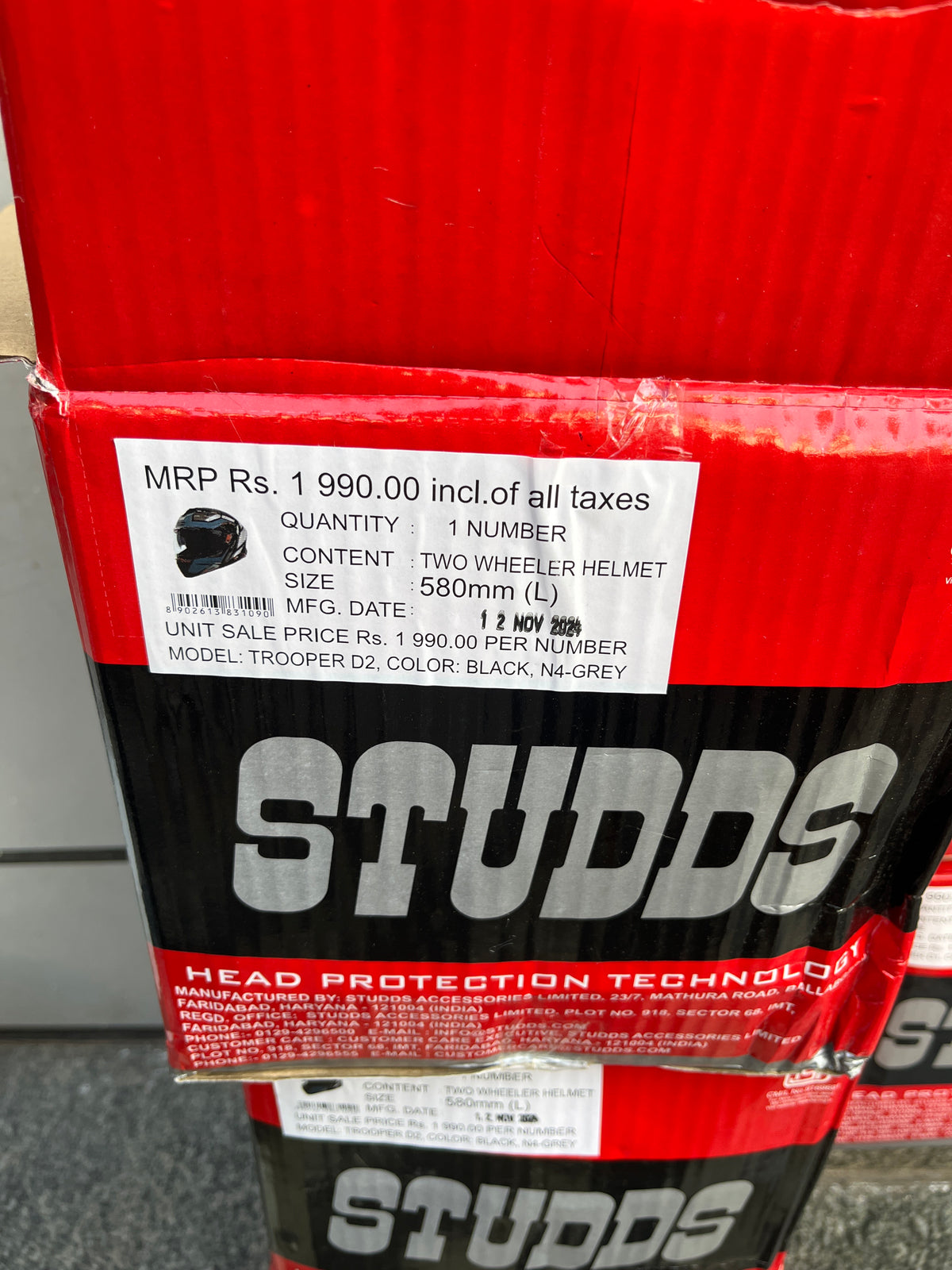 Studds Trooper D2 Black N4 Grey Helmet offers a stylish and sturdy design with advanced safety features for a secure and comfortable ride.