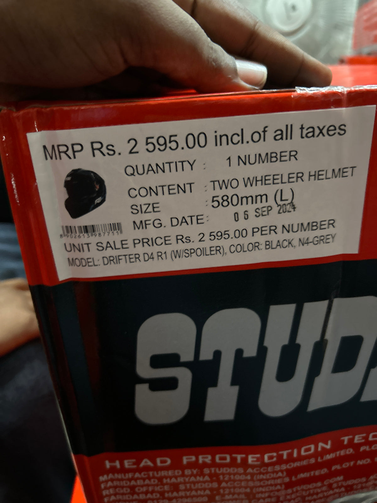 STUDDS DRIFTER D4 R1 BLACK N4 GREY – High-quality full-face motorcycle helmet with a sleek black and grey design. Provides superior protection, comfort, and a secure fit for every ride. Available at the **best helmet shop in India**.