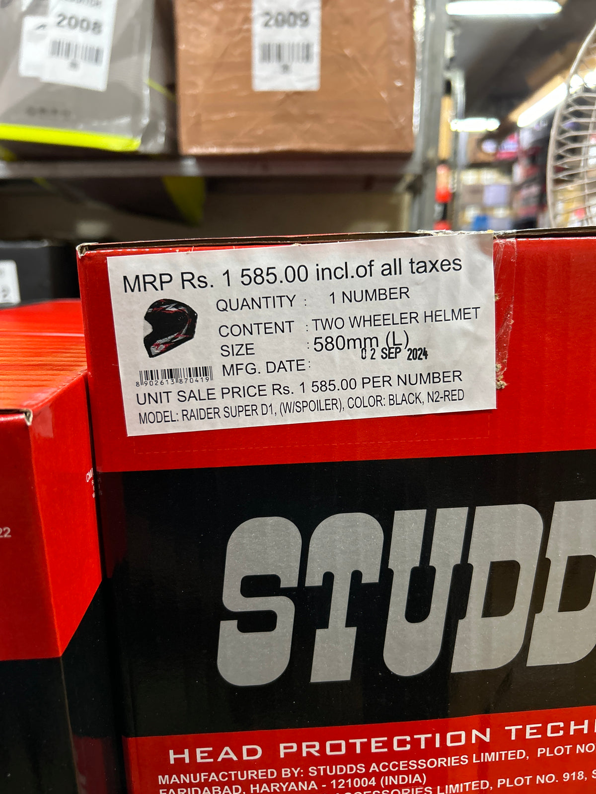 The Studds Raider Super D1 Black N2 Red helmet combines a stylish design with high safety standards, ensuring a comfortable and secure ride.
