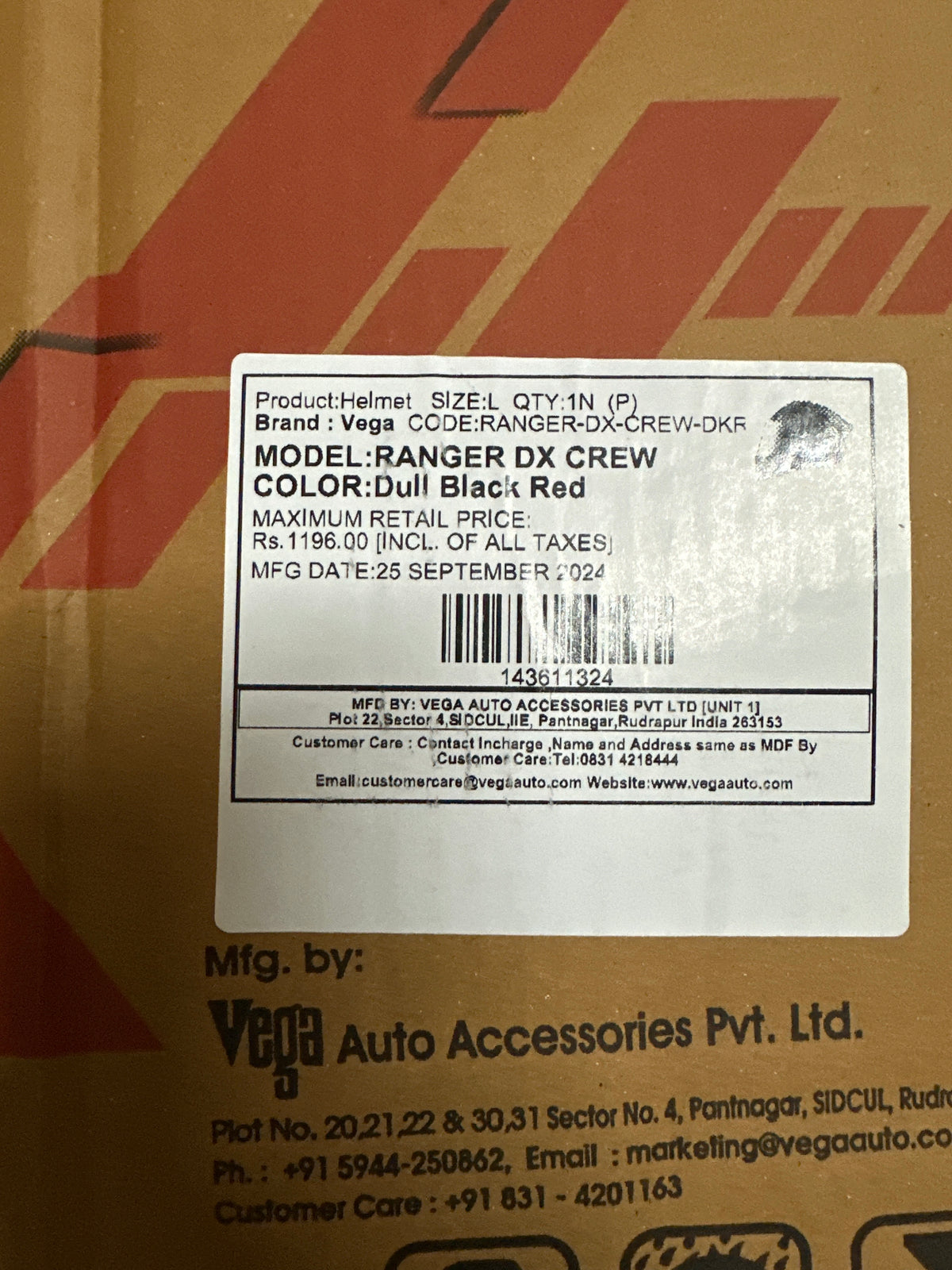 The VEGA Ranger DX Crew in Dull Black and Red combines a sleek, modern look with reliable safety. This helmet is designed for comfort and durability, making it a great choice for urban and long rides alike.