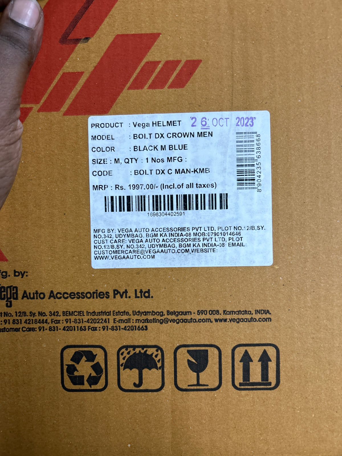 **Vega Bolt DX Crown Men Black M Blue** – A rugged full-face helmet with a bold black and blue design. Ensures superior protection, comfort, and aerodynamic styling for an enhanced riding experience.