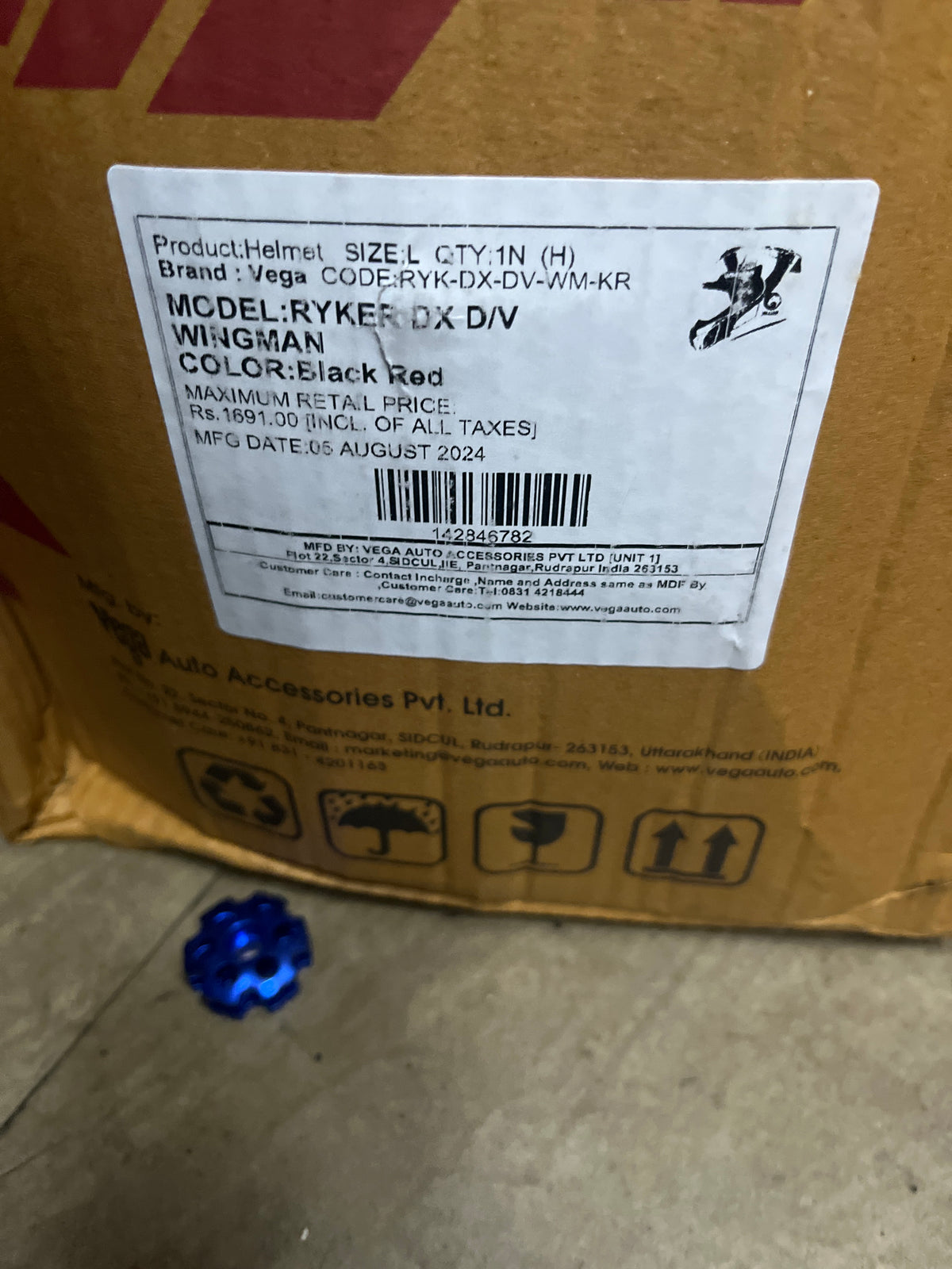 The Vega Ryker DX D/V Wingman helmet combines advanced safety with modern aesthetics. Its dual visor system ensures optimal visibility, while the durable build offers excellent protection for every ride.