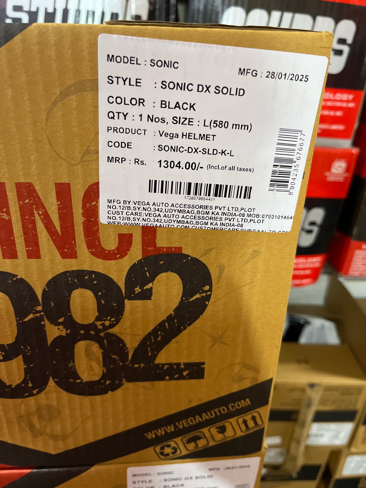 The Vega Sonic DX Solid helmet offers a sleek and minimalist design, perfect for riders who value both safety and style. With its durable construction, lightweight feel, and superior ventilation, this helmet ensures maximum comfort and protection during every ride. Ideal for urban commutes and long journeys alike.