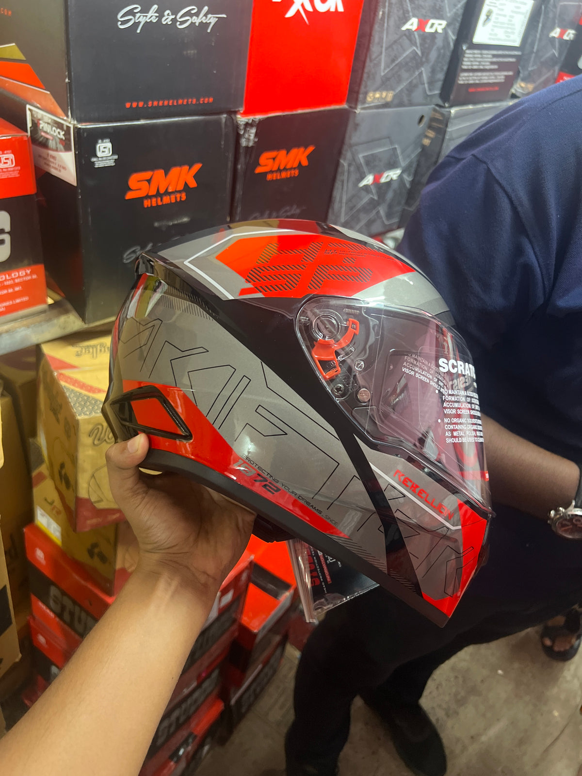 STUDDS DRIFTER D6 REBELLION BLACK/GREY N2 RED – Premium full-face motorcycle helmet with a stylish black, grey, and red design. Ensures superior protection, comfort, and a secure fit for every ride. Available at the **best helmet shop in India**.