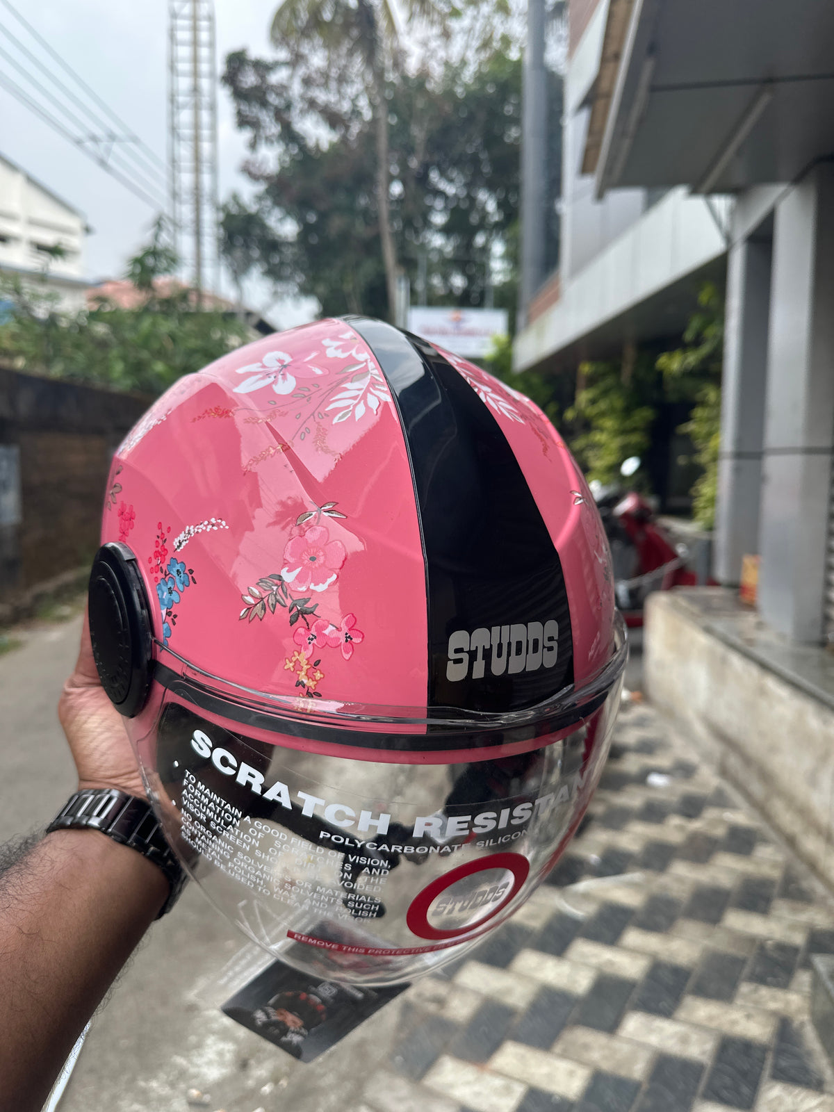 STUDDS URBAN SUPER D2 PINK WITH FLOWER – Elegant open-face motorcycle helmet with a stylish pink design and floral graphics. Provides superior protection, comfort, and a secure fit for every ride. Available at the **best helmet shop in India**.