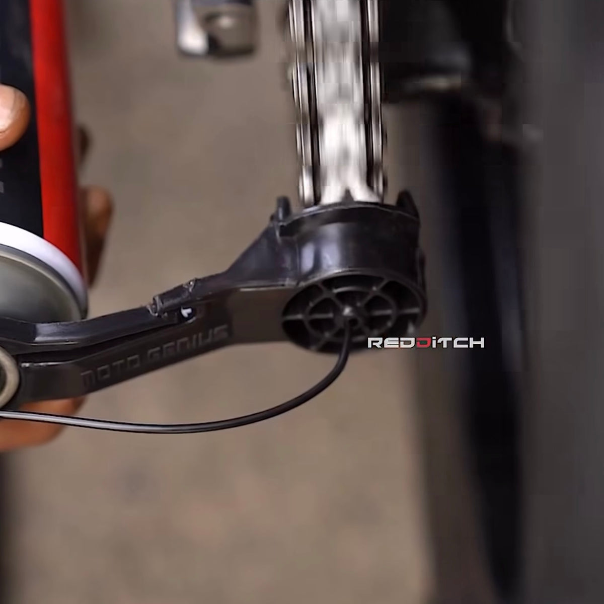 CHAIN LUBE ADAPTOR